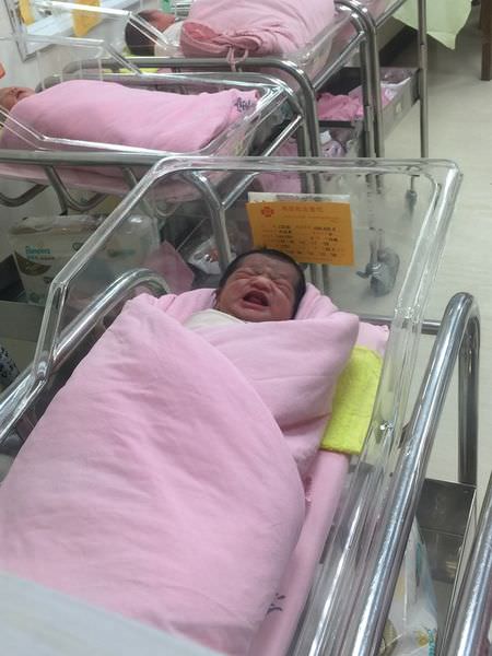 15-08-14 好姊妹苑寧的女兒出生了@馬偕 (2).JPG